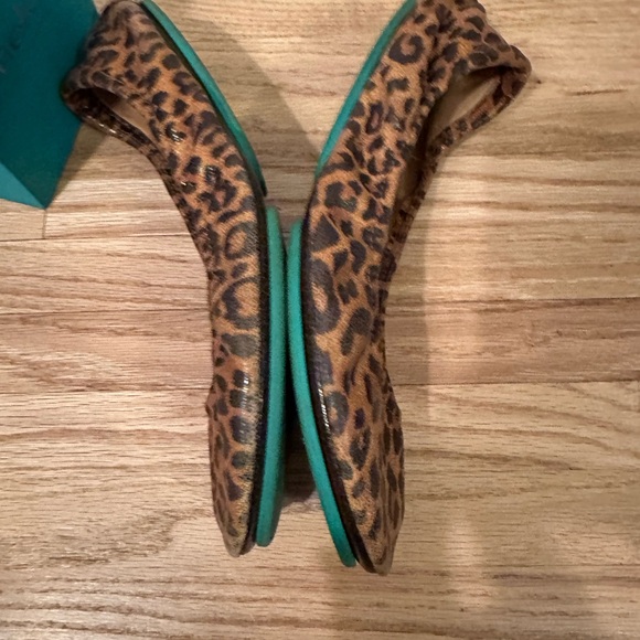 Used Tieks leopards size 9 - Picture 9 of 9